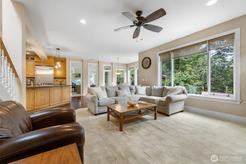 Property photo for 810 Lincoln Avenue Se, Renton photo 11