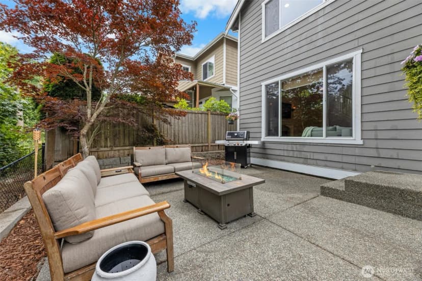 Property photo for 810 Lincoln Avenue Se, Renton photo 13