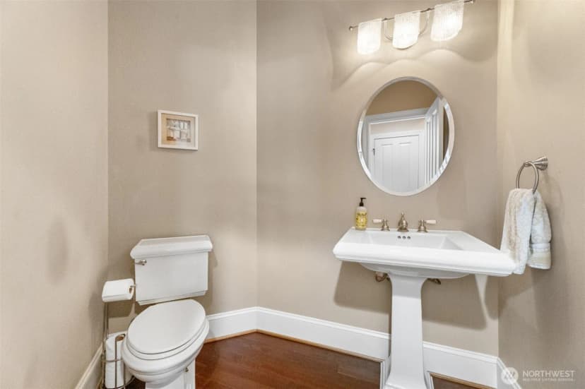 Property photo for 810 Lincoln Avenue Se, Renton photo 16