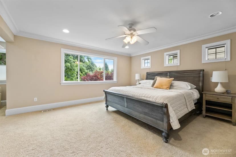 Property photo for 810 Lincoln Avenue Se, Renton photo 19