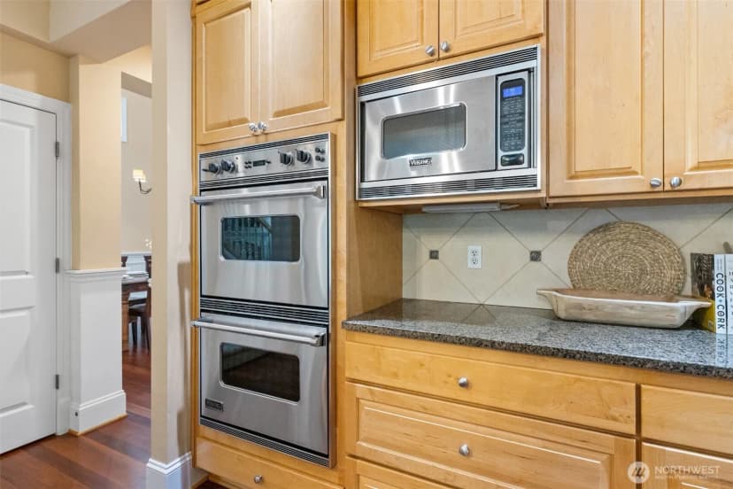 Property photo for 810 Lincoln Avenue Se, Renton photo 8