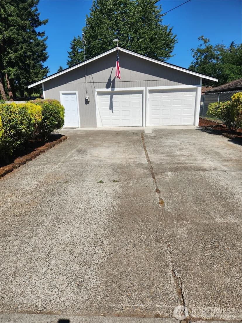 Property photo for 17105 8th Avenue Ct E, Spanaway photo 2
