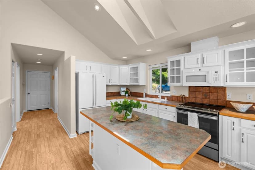 Property photo for 21945 Promontory Court Se, Yelm photo 14