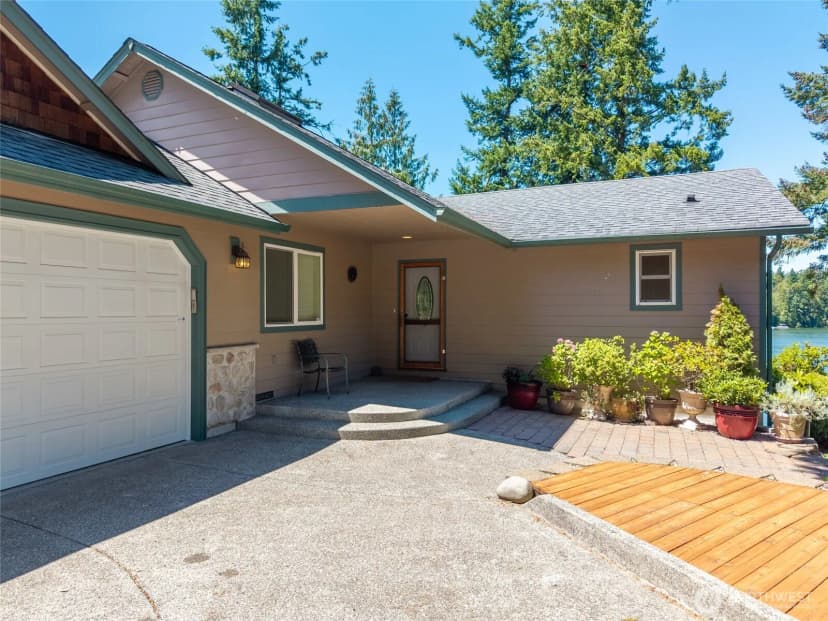 Property photo for 21945 Promontory Court Se, Yelm photo 4