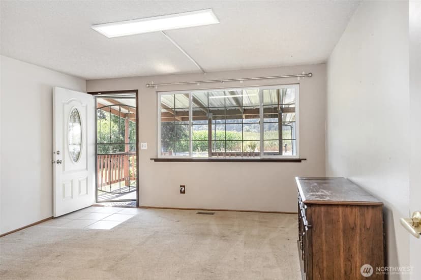 Property photo for 10953 Gardner Road, Burlington photo 4