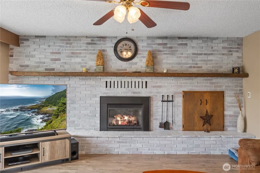 Property photo for 23019 Arlington Heights Road, Arlington photo 8