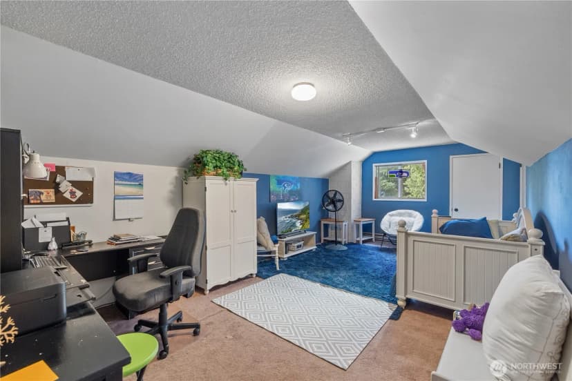 Property photo for 23019 Arlington Heights Road, Arlington photo 17