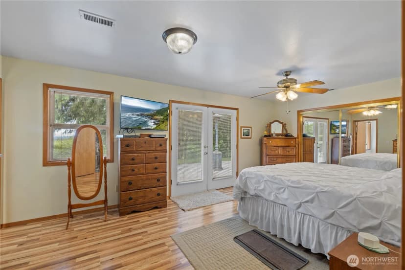 Property photo for 23019 Arlington Heights Road, Arlington photo 28