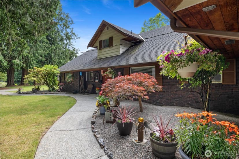 Property photo for 23019 Arlington Heights Road, Arlington photo 2