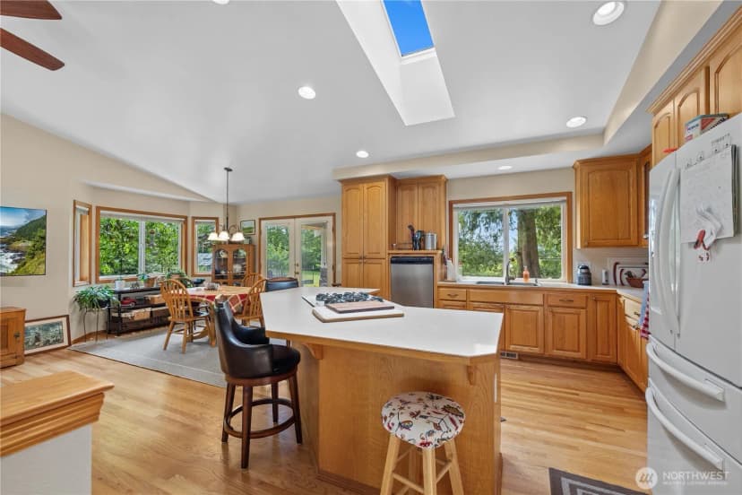 Property photo for 23019 Arlington Heights Road, Arlington photo 25