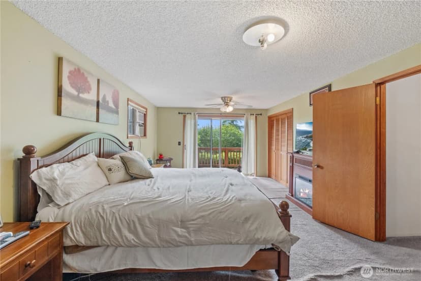 Property photo for 23019 Arlington Heights Road, Arlington photo 13