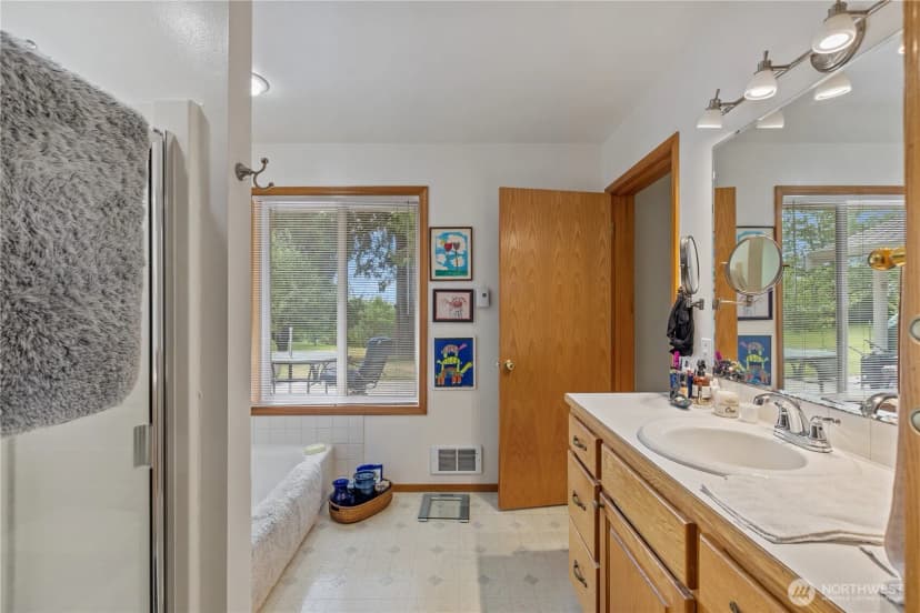 Property photo for 23019 Arlington Heights Road, Arlington photo 29