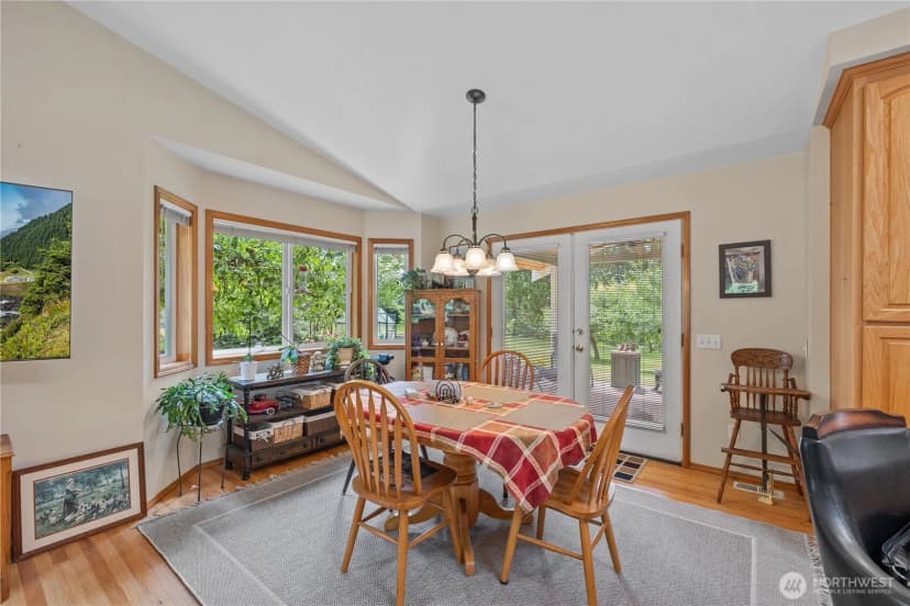 Property photo for 23019 Arlington Heights Road, Arlington photo 27