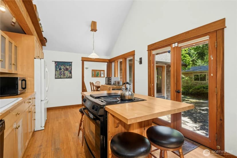 Property photo for 5579 Ne Foster Road, Bainbridge Island photo 8