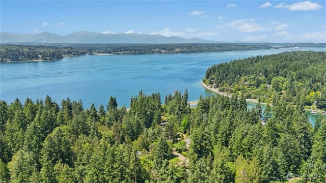 Property photo for 5579 Ne Foster Road, Bainbridge Island photo 2