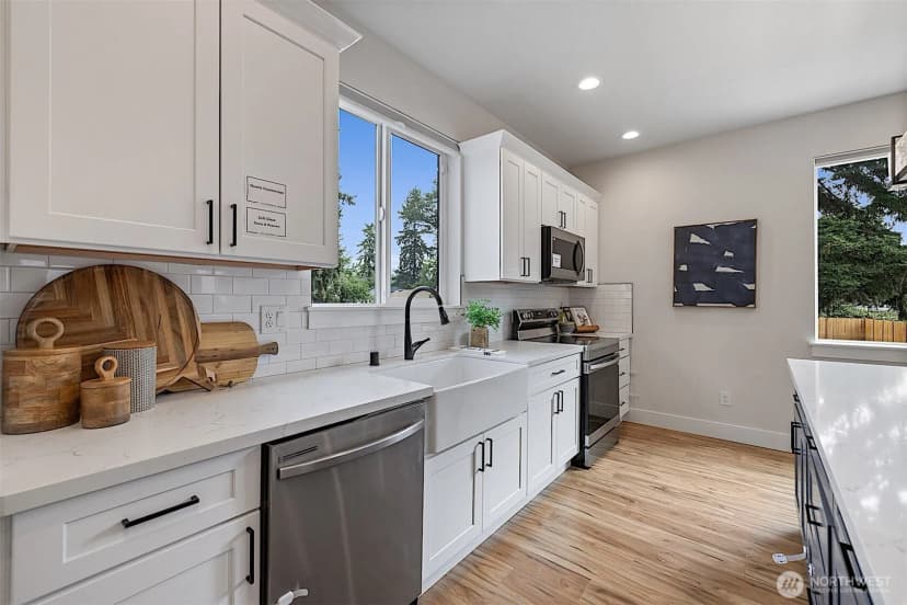 Property photo for 10111 12th Avenue E, Tacoma photo 12