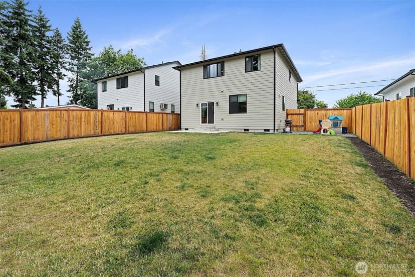 Property photo for 10111 12th Avenue E, Tacoma photo 34