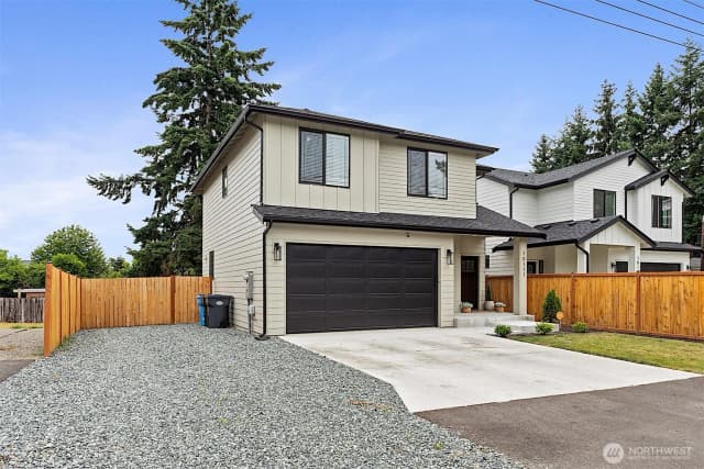 Property photo for 10111 12th Avenue E, Tacoma photo 2
