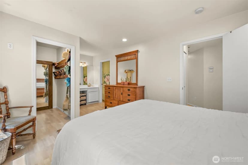 Property photo for 10 Cedar Place, Bellingham photo 12