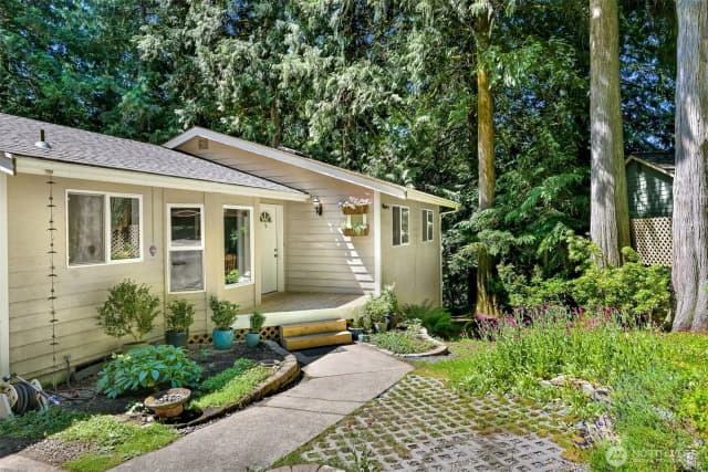 Property photo for 10 Cedar Place, Bellingham photo 3