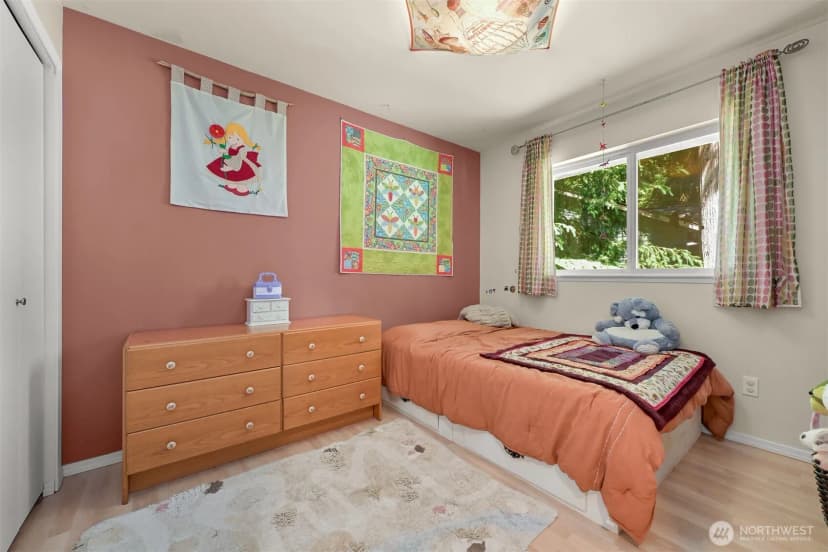 Property photo for 10 Cedar Place, Bellingham photo 16