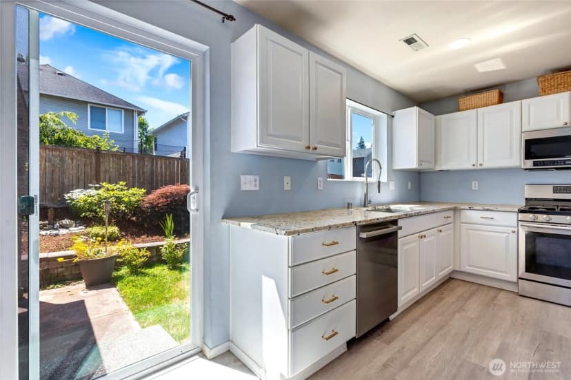 Property photo for 4624 Shuksan Street, Mount Vernon photo 5