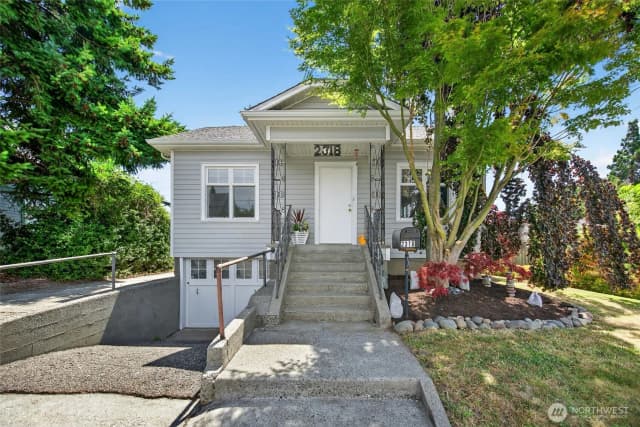 Property photo for 2318 F Street, Bellingham photo 4