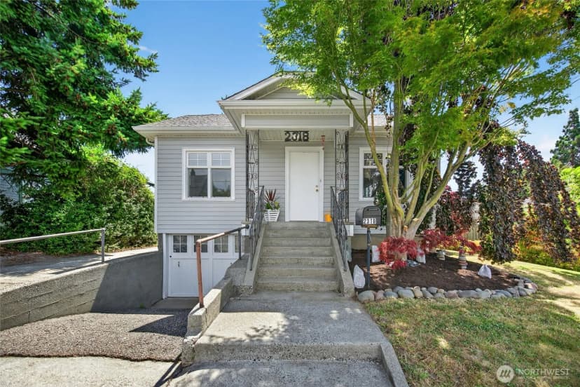 Property photo for 2318 F Street, Bellingham photo 4
