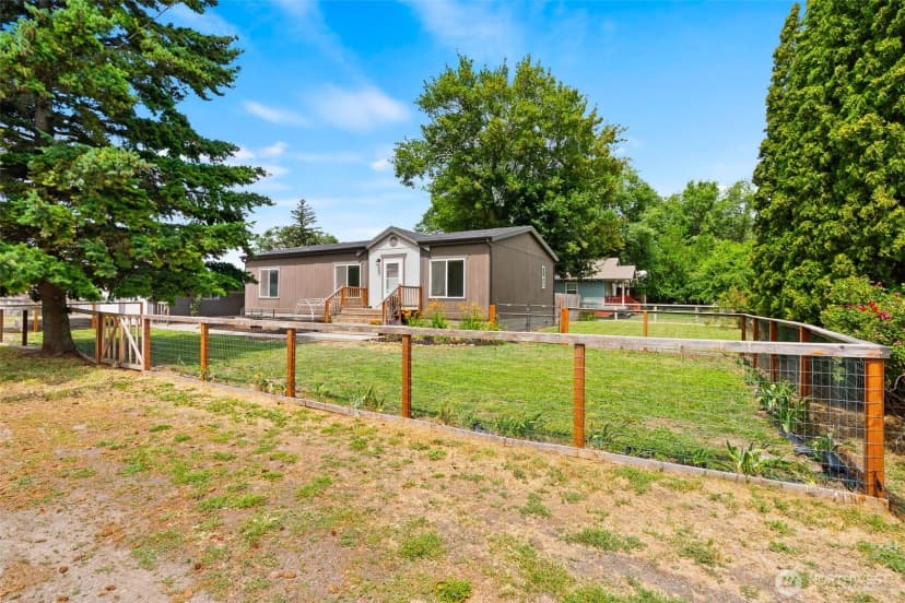 Property photo for 301 W 2nd Avenue, Kittitas photo 2