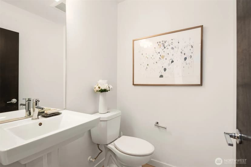 Property photo for 909 29th Avenue S, Seattle photo 13