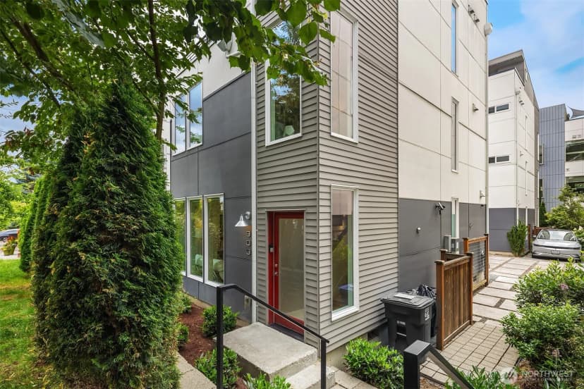 Property photo for 909 29th Avenue S, Seattle photo 2