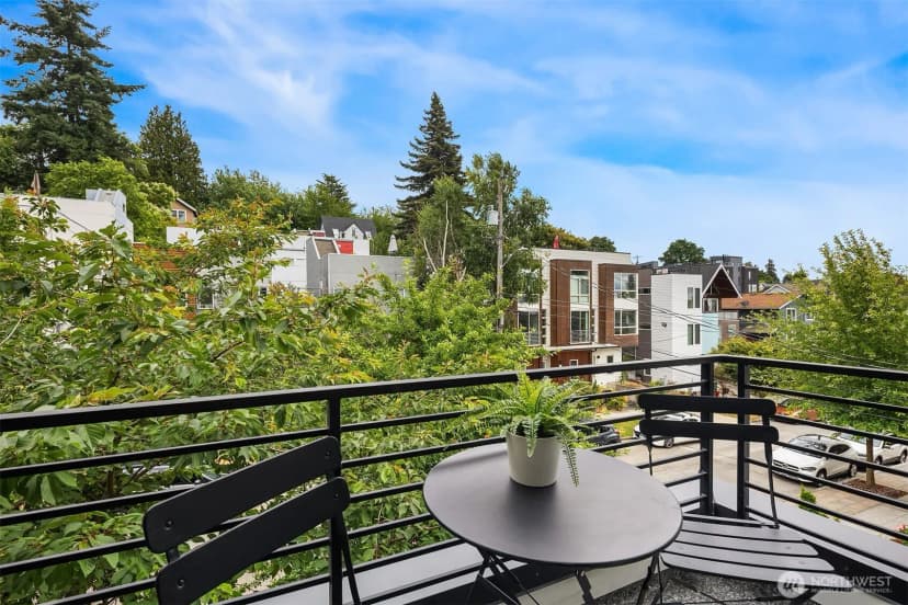 Property photo for 909 29th Avenue S, Seattle photo 16