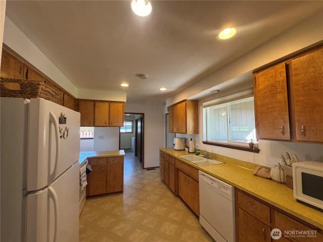 Property photo for 103 Crest Drive, Ephrata photo 3