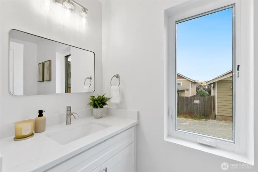 Property photo for 10508 Linden Avenue N, Seattle photo 9