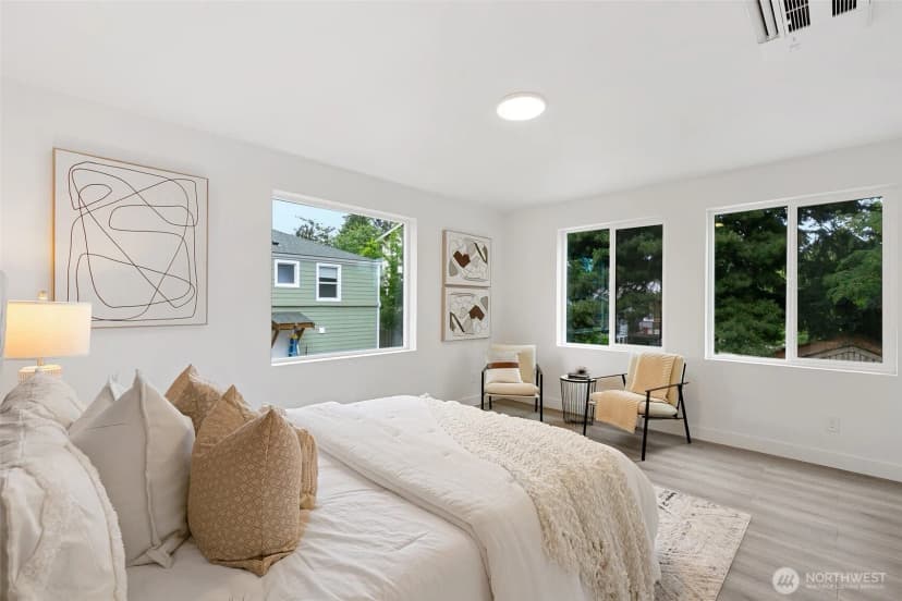 Property photo for 10508 Linden Avenue N, Seattle photo 11