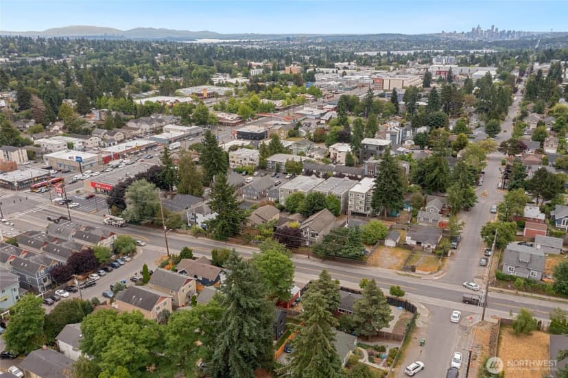 Property photo for 10508 Linden Avenue N, Seattle photo 23