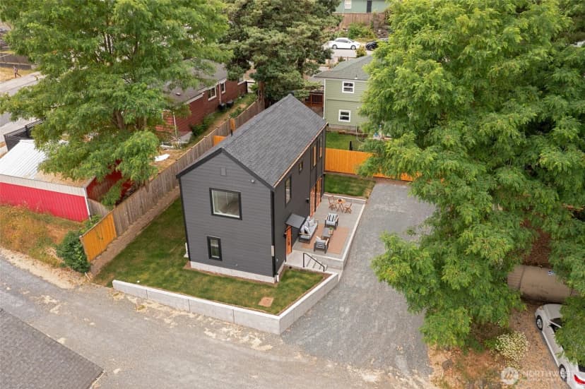 Property photo for 10508 Linden Avenue N, Seattle photo 18