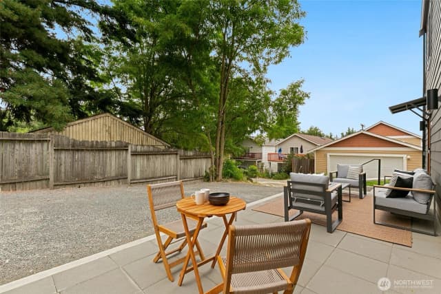 Property photo for 10508 Linden Avenue N, Seattle photo 2