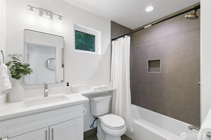Property photo for 10508 Linden Avenue N, Seattle photo 12