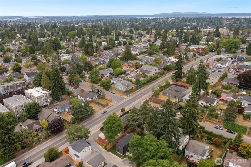 Property photo for 10508 Linden Avenue N, Seattle photo 21
