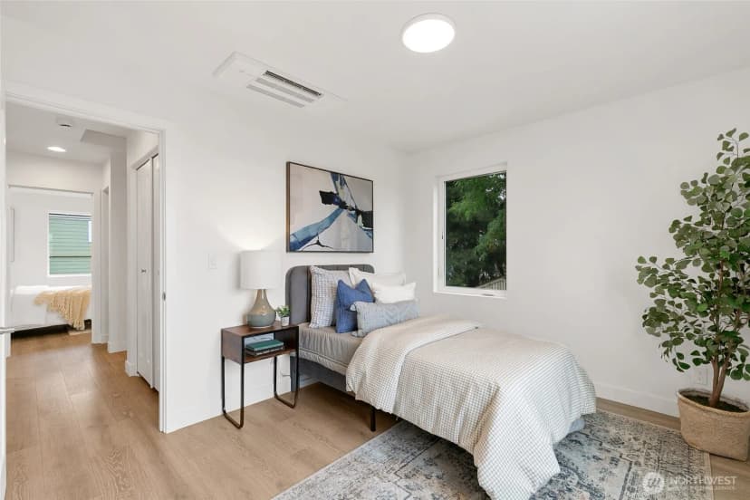 Property photo for 10508 Linden Avenue N, Seattle photo 14