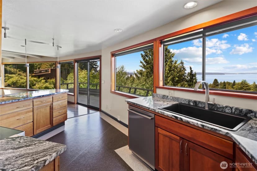 Property photo for 9315 California Avenue Sw, Seattle photo 13