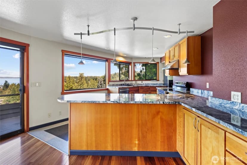 Property photo for 9315 California Avenue Sw, Seattle photo 11