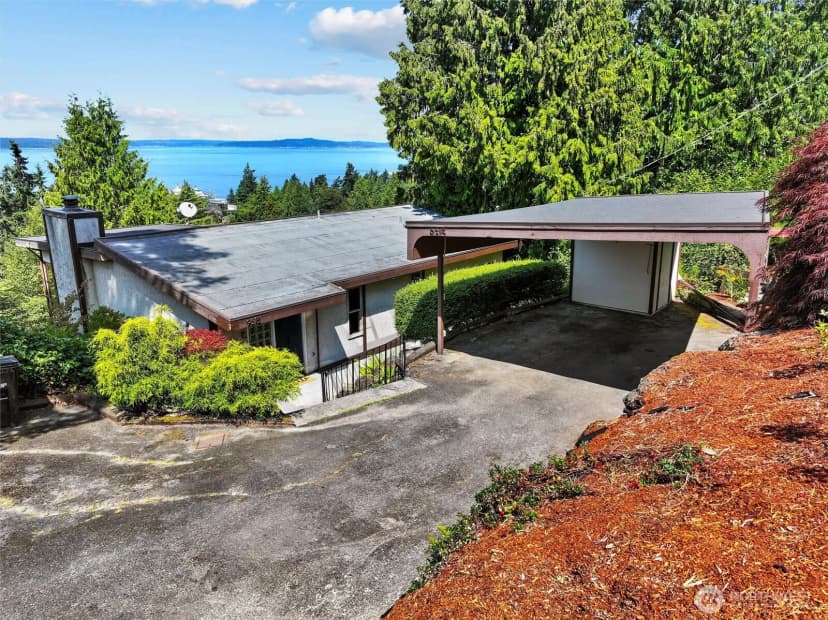 Property photo for 9315 California Avenue Sw, Seattle photo 3