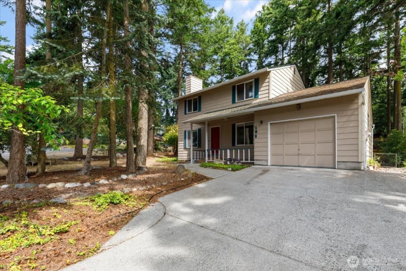Property photo for 198 Nw Columbia Drive, Oak Harbor photo 3