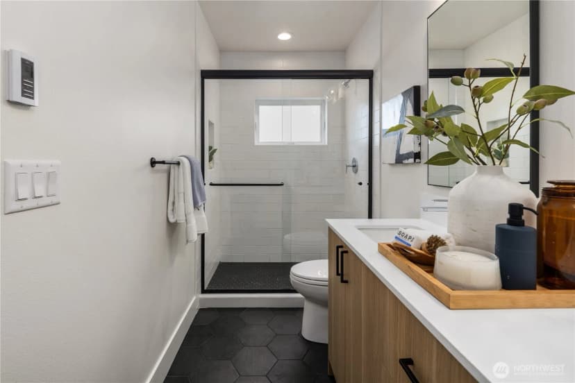 Property photo for 2618 A E Roy Street, Seattle photo 17