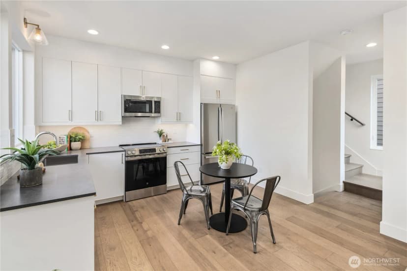 Property photo for 2618 A E Roy Street, Seattle photo 11