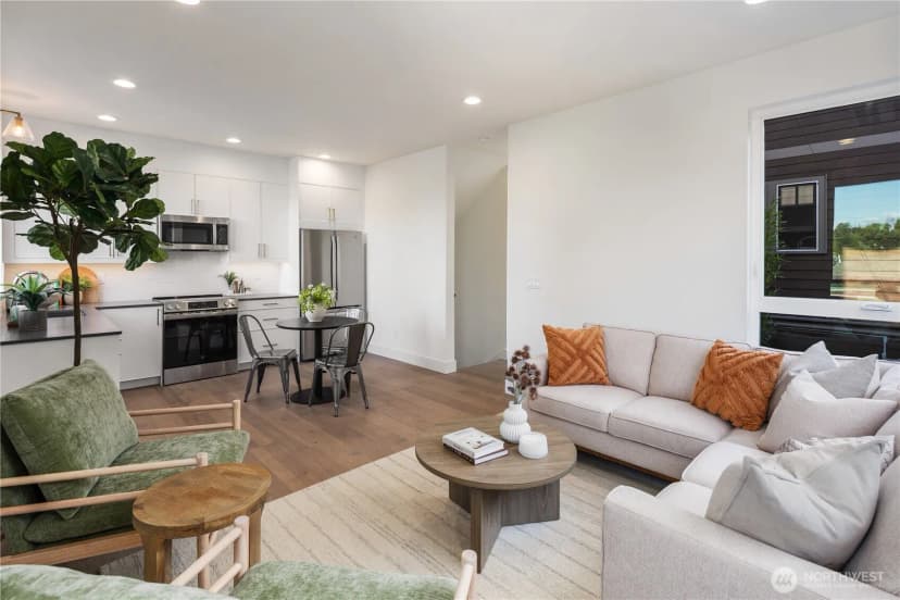 Property photo for 2618 A E Roy Street, Seattle photo 6