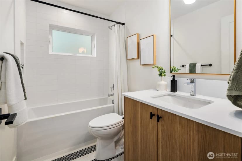 Property photo for 2618 A E Roy Street, Seattle photo 21