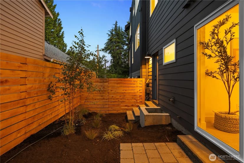 Property photo for 2618 A E Roy Street, Seattle photo 26